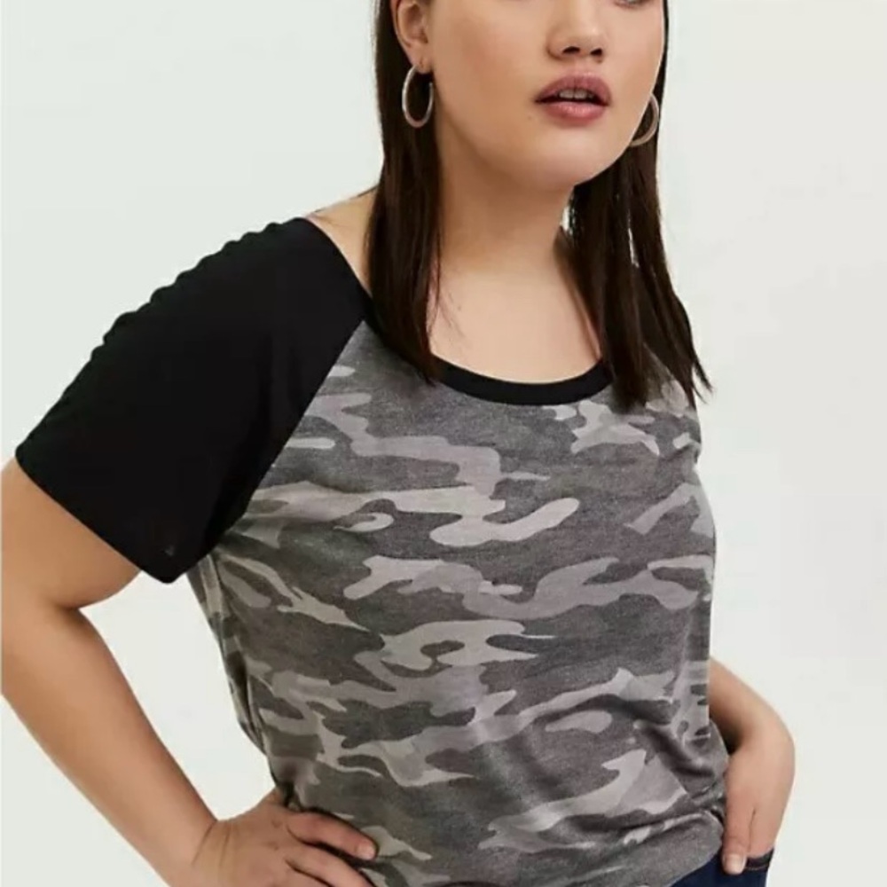 NWT Torrid Grey Camo Raglan Tee Size 2